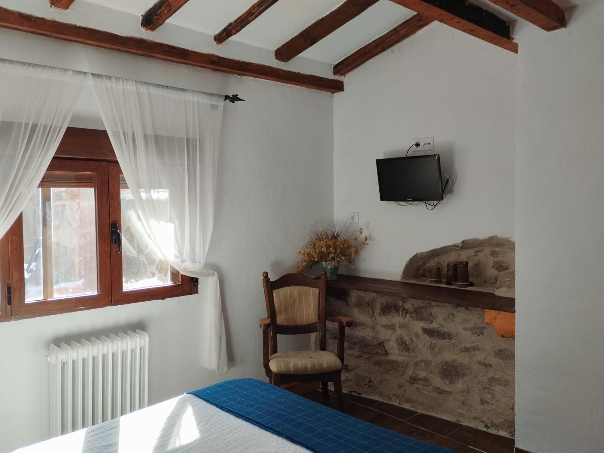 נאבארדונדה דה גרדוס Hostal Refugio De Gredos מראה חיצוני תמונה