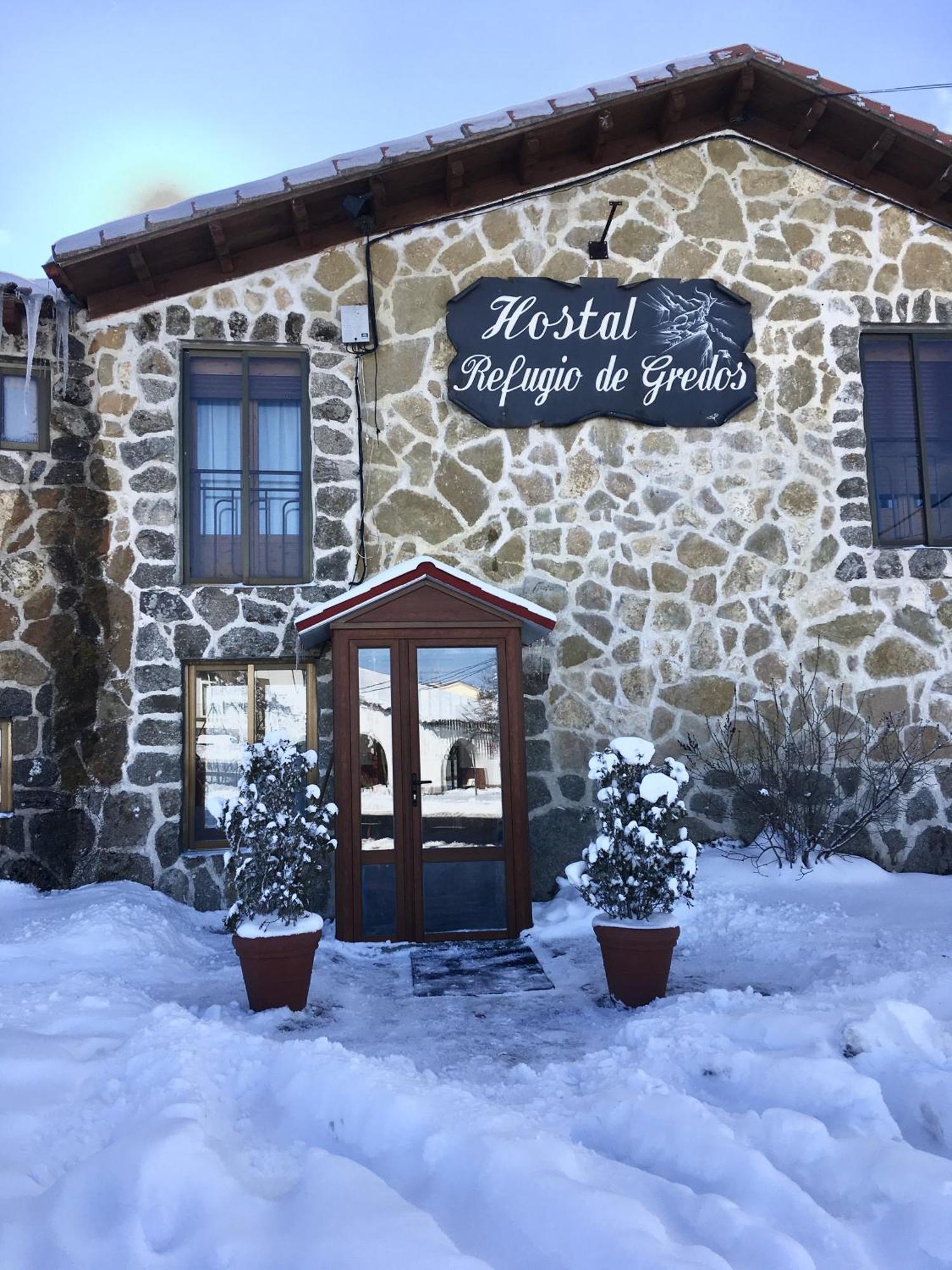 נאבארדונדה דה גרדוס Hostal Refugio De Gredos מראה חיצוני תמונה