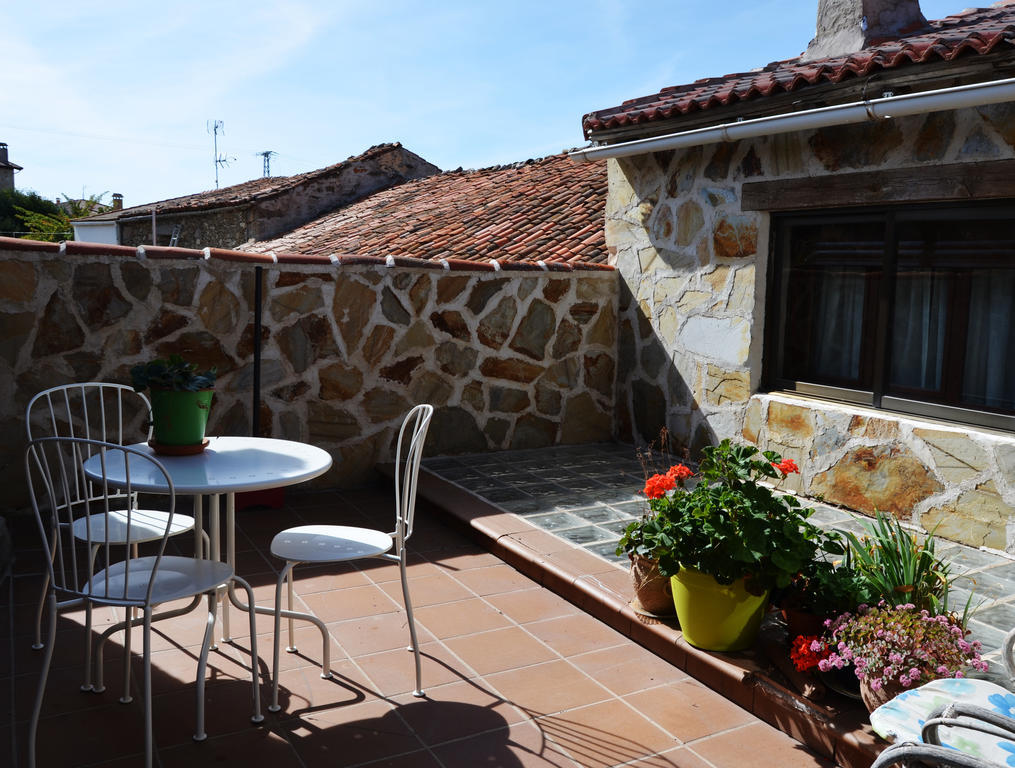 נאבארדונדה דה גרדוס Hostal Refugio De Gredos מראה חיצוני תמונה