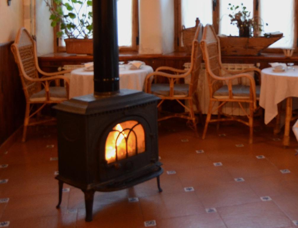 נאבארדונדה דה גרדוס Hostal Refugio De Gredos מראה חיצוני תמונה