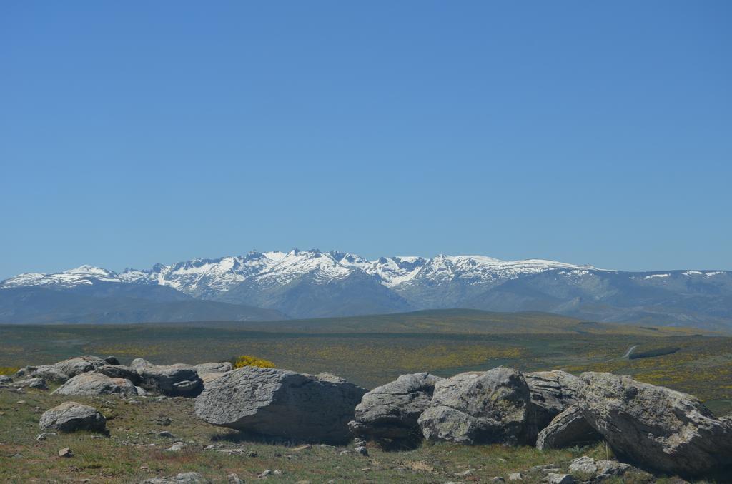 נאבארדונדה דה גרדוס Hostal Refugio De Gredos מראה חיצוני תמונה