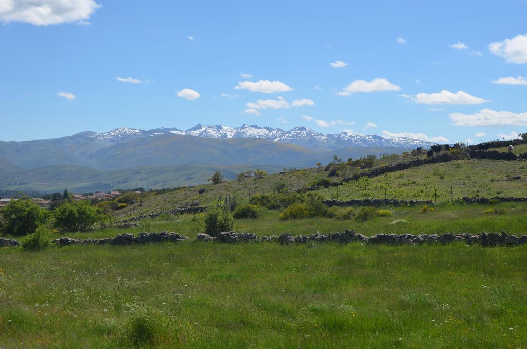נאבארדונדה דה גרדוס Hostal Refugio De Gredos מראה חיצוני תמונה