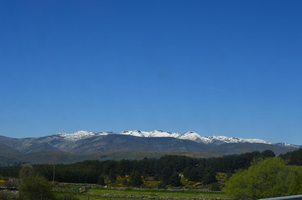 נאבארדונדה דה גרדוס Hostal Refugio De Gredos מראה חיצוני תמונה