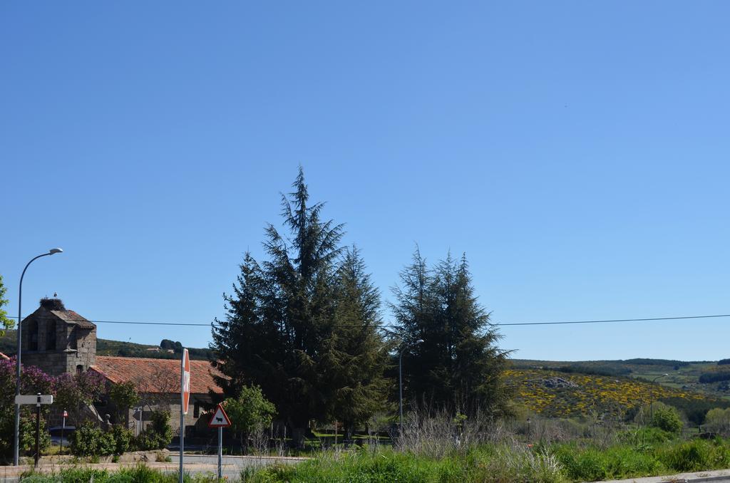 נאבארדונדה דה גרדוס Hostal Refugio De Gredos מראה חיצוני תמונה