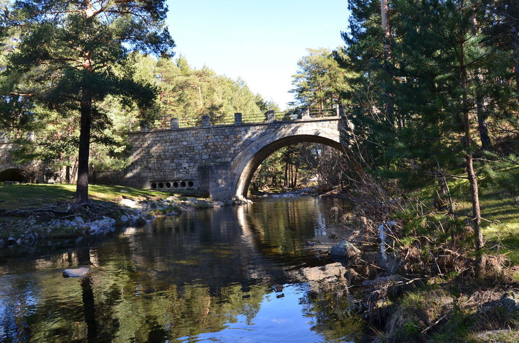 נאבארדונדה דה גרדוס Hostal Refugio De Gredos מראה חיצוני תמונה