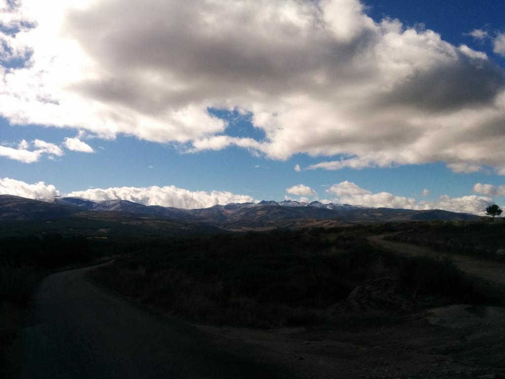 נאבארדונדה דה גרדוס Hostal Refugio De Gredos מראה חיצוני תמונה