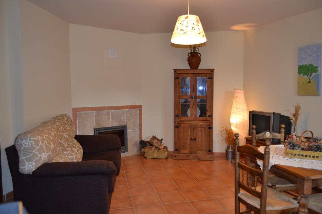 נאבארדונדה דה גרדוס Hostal Refugio De Gredos מראה חיצוני תמונה