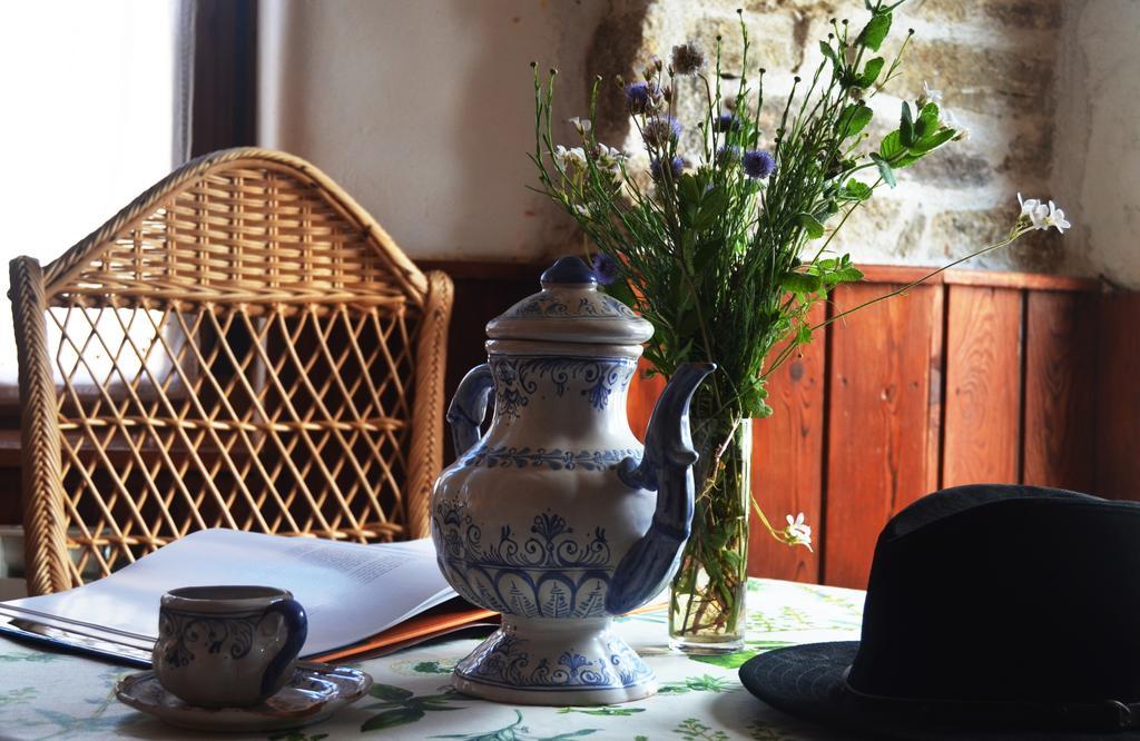 נאבארדונדה דה גרדוס Hostal Refugio De Gredos מראה חיצוני תמונה