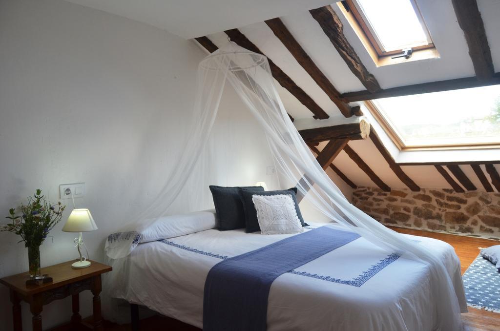 נאבארדונדה דה גרדוס Hostal Refugio De Gredos מראה חיצוני תמונה