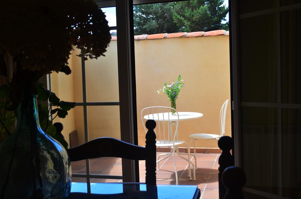 נאבארדונדה דה גרדוס Hostal Refugio De Gredos מראה חיצוני תמונה