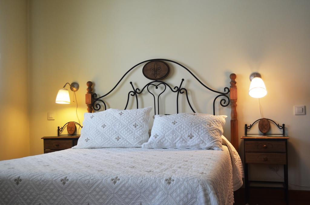 נאבארדונדה דה גרדוס Hostal Refugio De Gredos מראה חיצוני תמונה