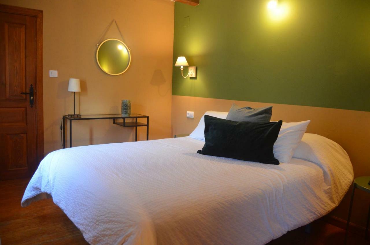 נאבארדונדה דה גרדוס Hostal Refugio De Gredos מראה חיצוני תמונה