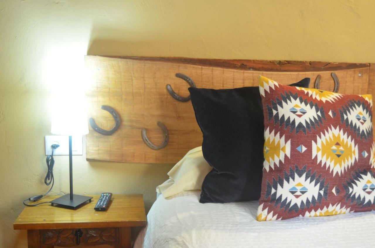 נאבארדונדה דה גרדוס Hostal Refugio De Gredos חדר תמונה